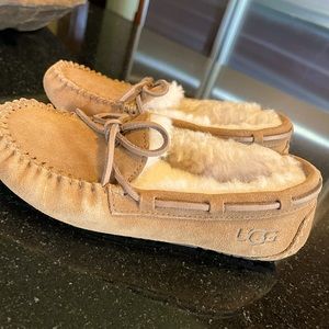 NEW UGG slippers size youth 2